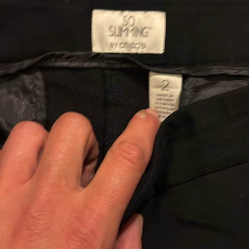 Chico’s So Slimming shorts size 2 - Picture 2 of 3